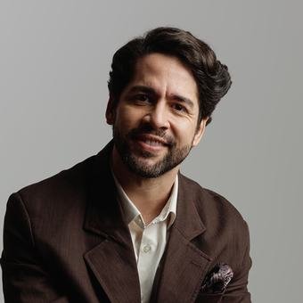 Foto de Dr. Adriano Barboza
